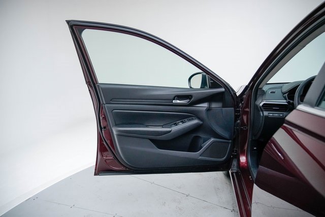 Used 2025 Nissan Altima 2.5 SV image 22