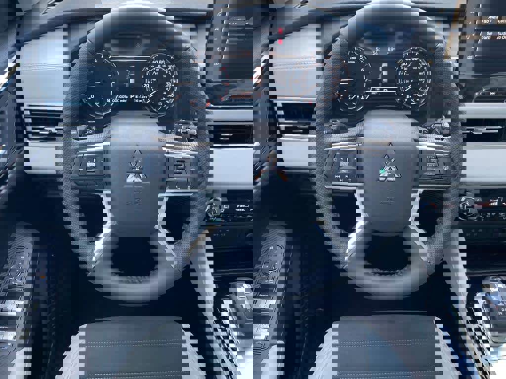 New 2025 Mitsubishi Outlander SE image 5