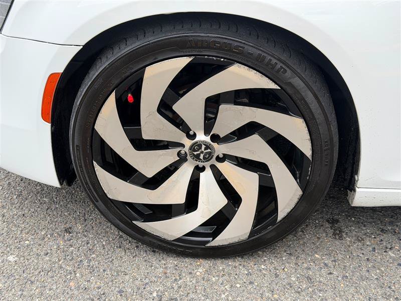 Used 2019 Chrysler 300 Touring w/ Sport Appearance Package RWD image 15
