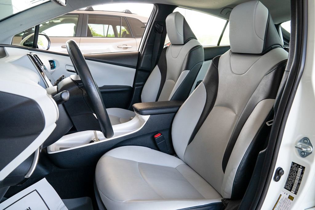 Used 2017 Toyota Prius Four w/ Advanced Technology Package image 12