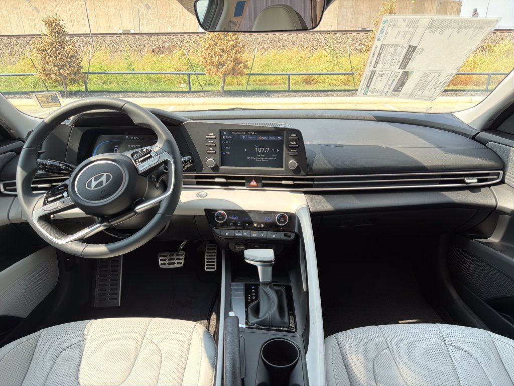 New 2026 Hyundai Elantra SEL Sport FWD image 20