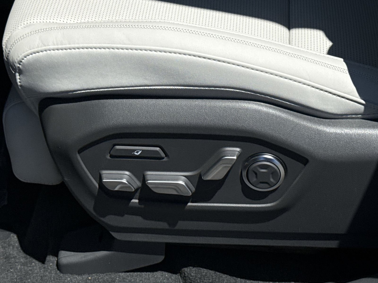 New 2026 Hyundai Santa Fe Calligraphy AWD/4WD image 14