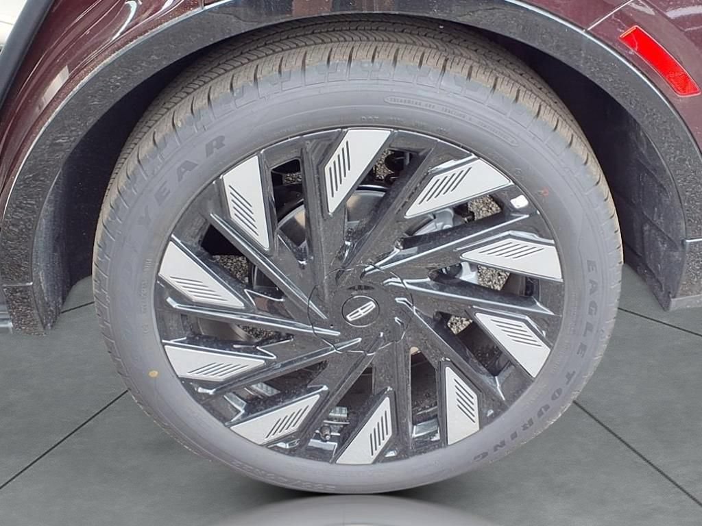 New 2025 Lincoln Nautilus Reserve w/ Jet Appearance Package AWD/4WD image 12