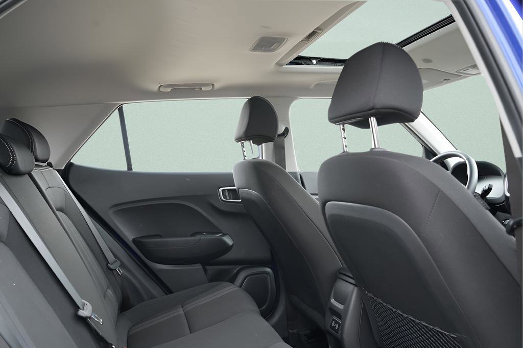 Certified 2025 Hyundai Venue SEL FWD image 15