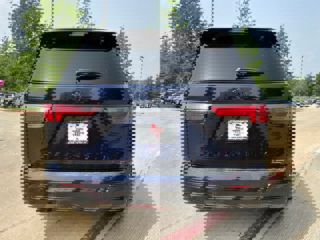 Used 2025 Toyota Sequoia Platinum AWD/4WD image 7