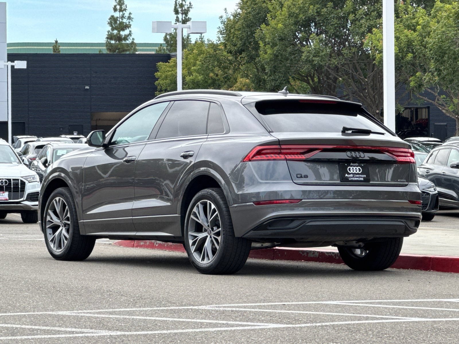 Used 2023 Audi Q8 Premium w/ Convenience Package AWD/4WD image 4