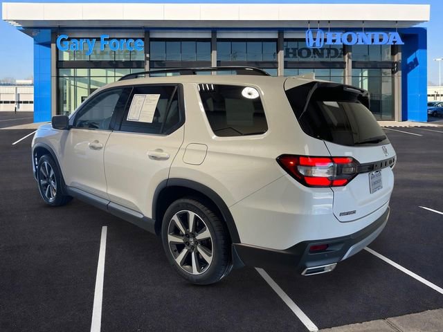 Certified 2025 Honda Pilot Touring image 3