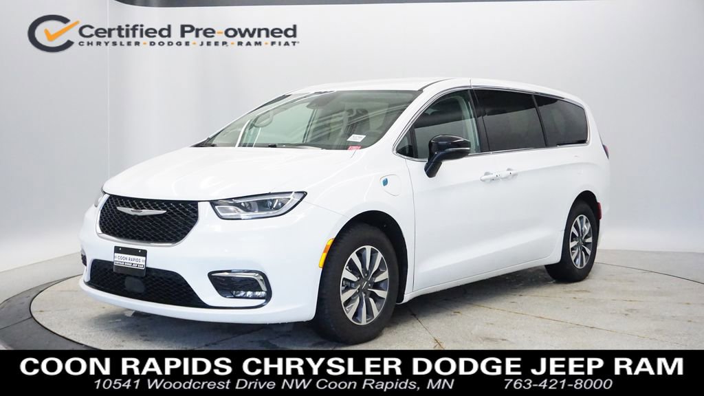 Used 2024 Chrysler Pacifica Limited FWD image 1