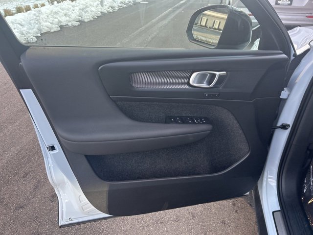 Certified 2025 Volvo XC40 B5 Plus image 16