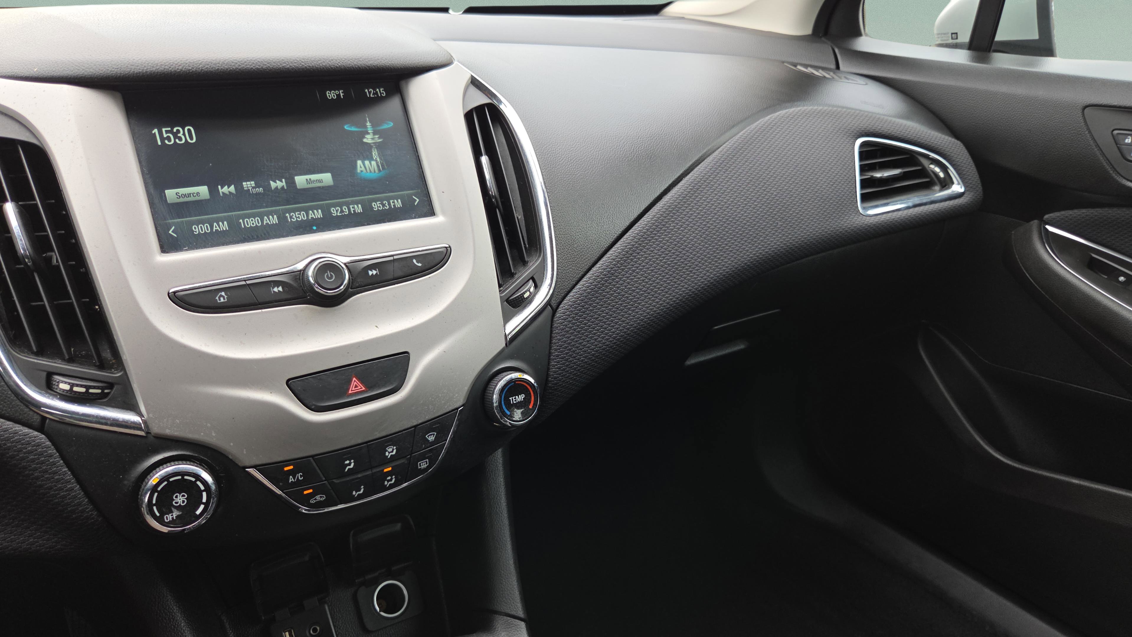 Used 2018 Chevrolet Cruze LS image 36