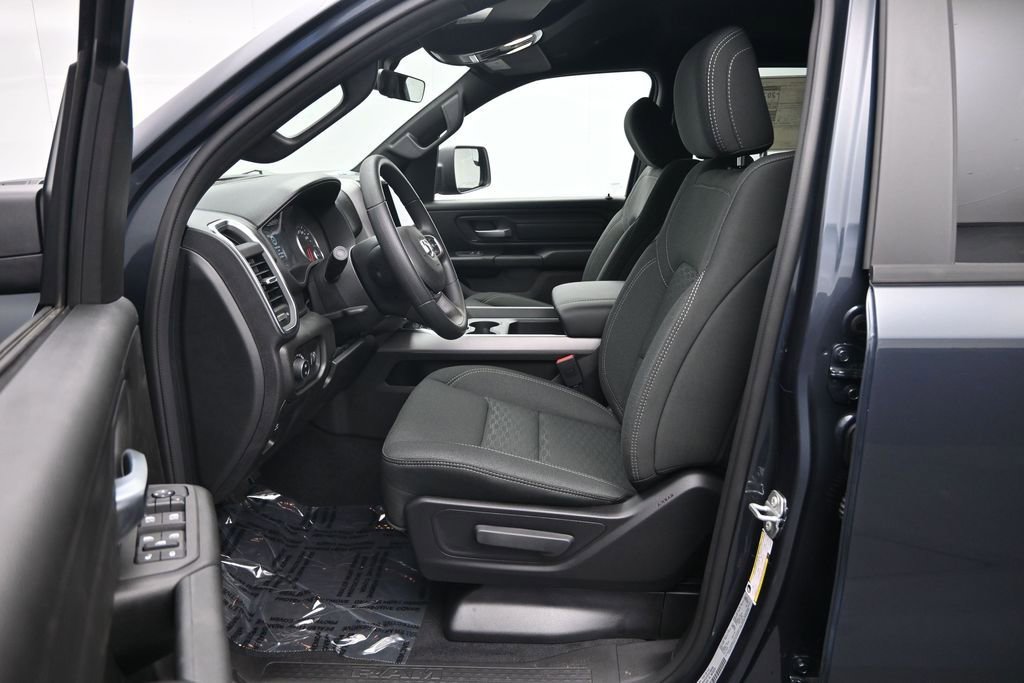 New 2026 RAM 1500 Express AWD/4WD image 18