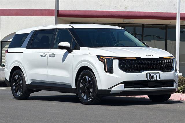 New 2026 Kia Carnival LXS FWD image 2