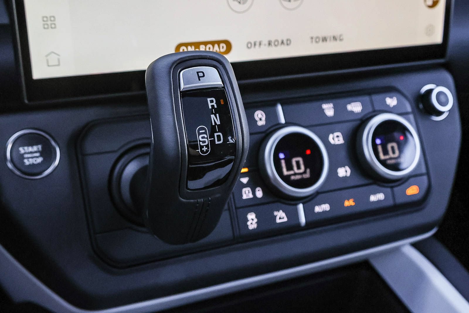 New 2026 Land Rover Defender 130 X-Dynamic SE AWD/4WD image 36