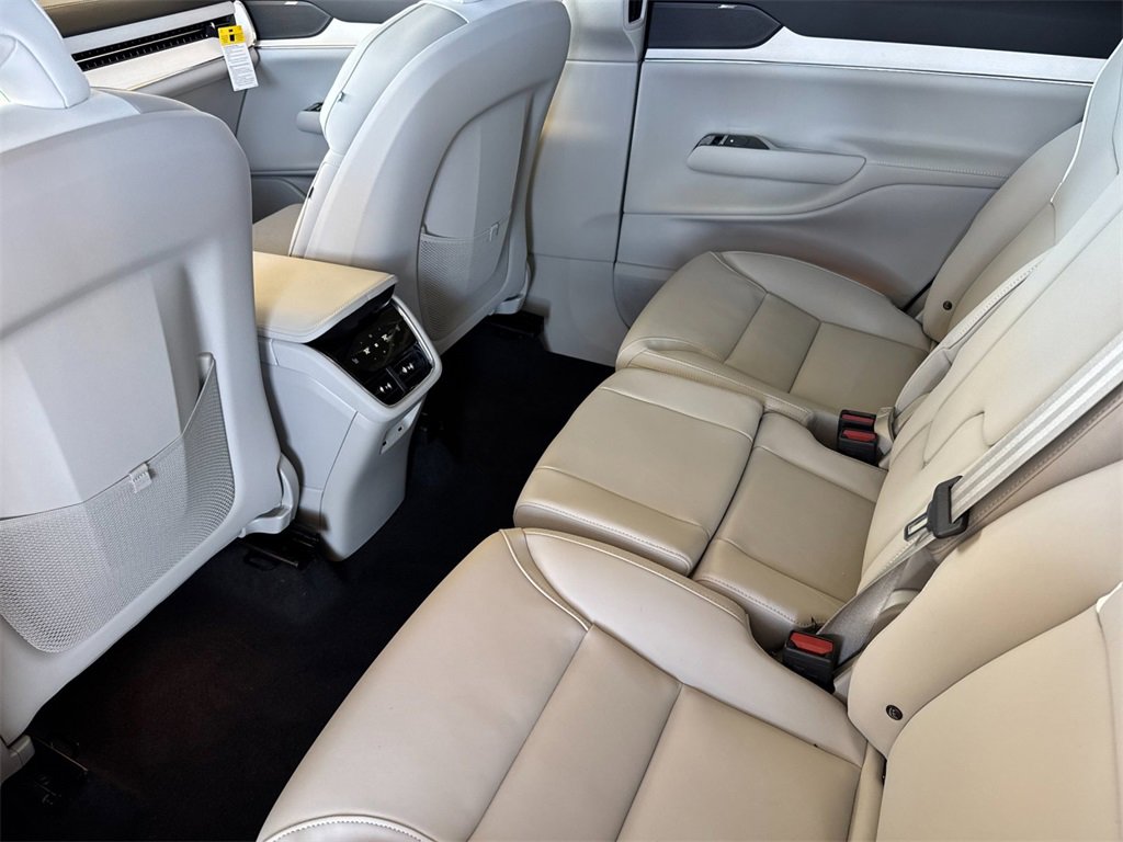 New 2025 Volvo EX90 Plus image 11