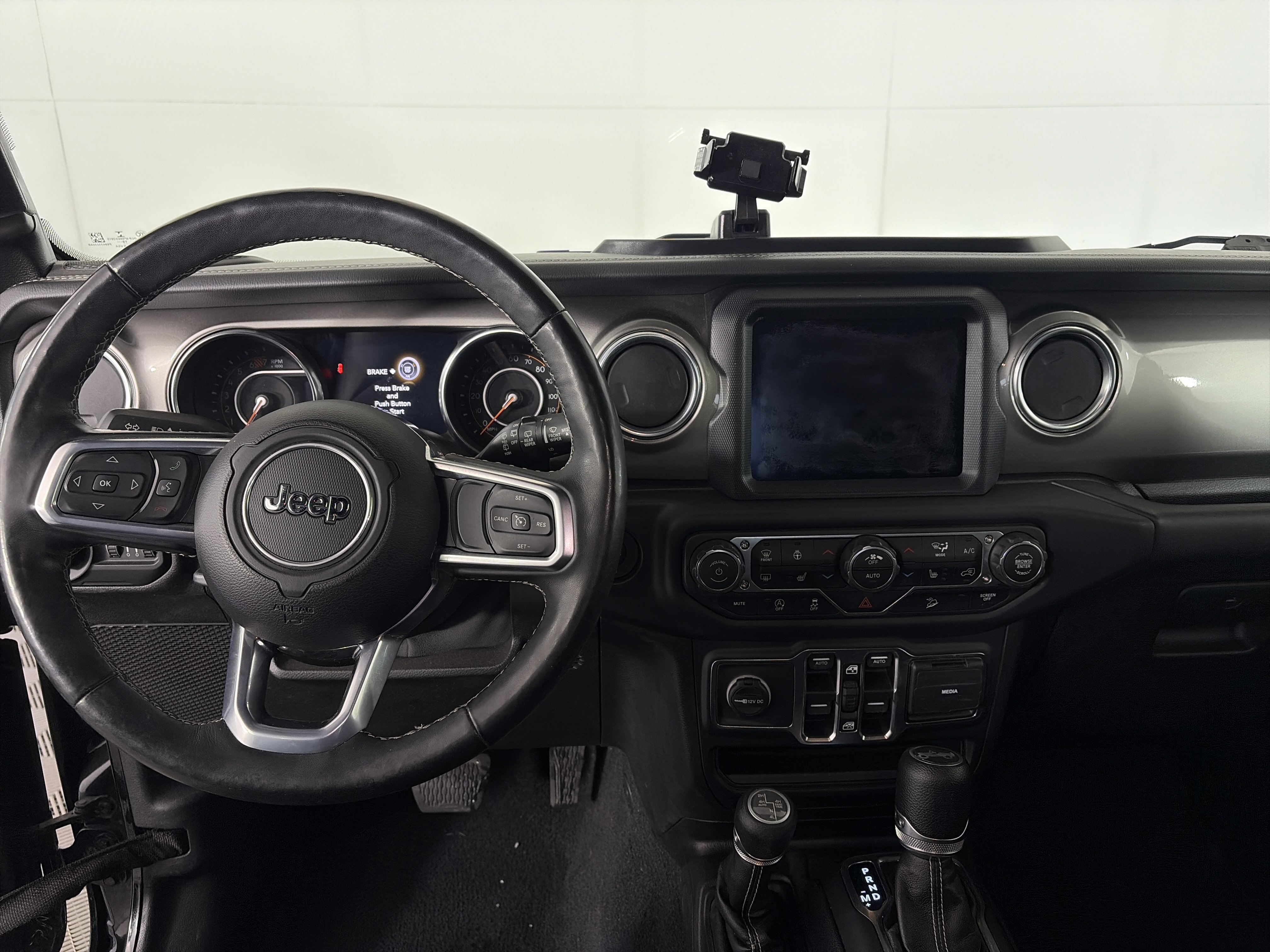 Used 2019 Jeep Wrangler Unlimited Sahara image 3
