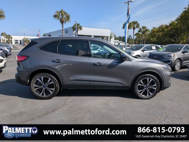 Used 2021 Ford Escape SE w/ SE Sport Appearance Package image 3