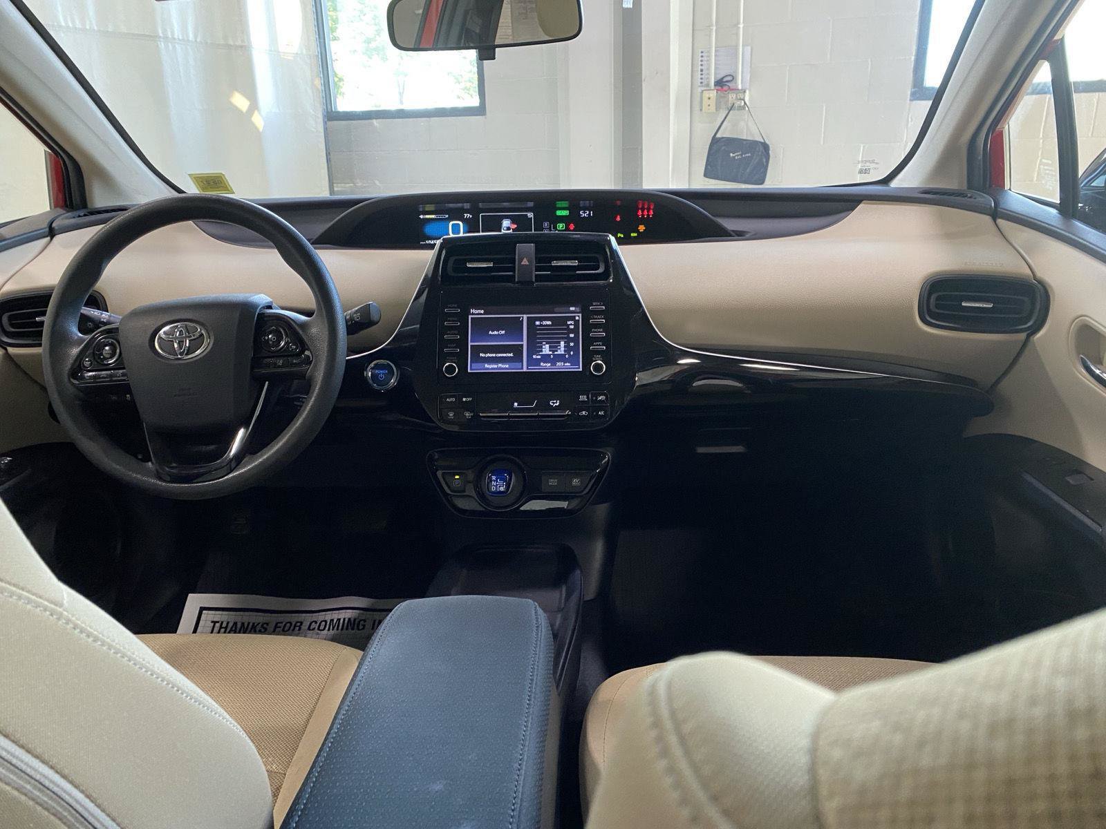 Used 2020 Toyota Prius LE AWD/4WD image 4