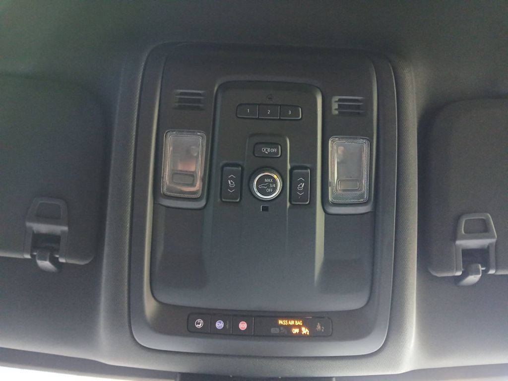Used 2023 Chevrolet Tahoe LT w/ Luxury Package RWD image 7