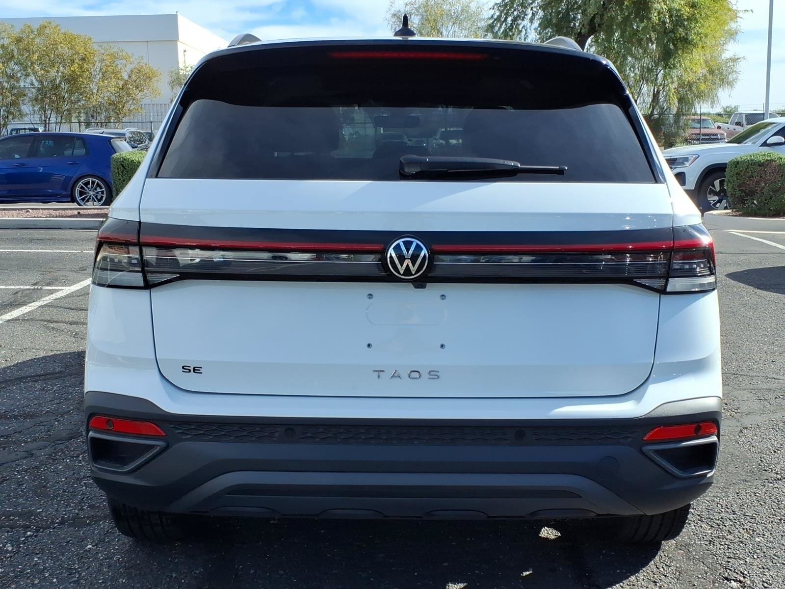 New 2026 Volkswagen Taos SE FWD image 3