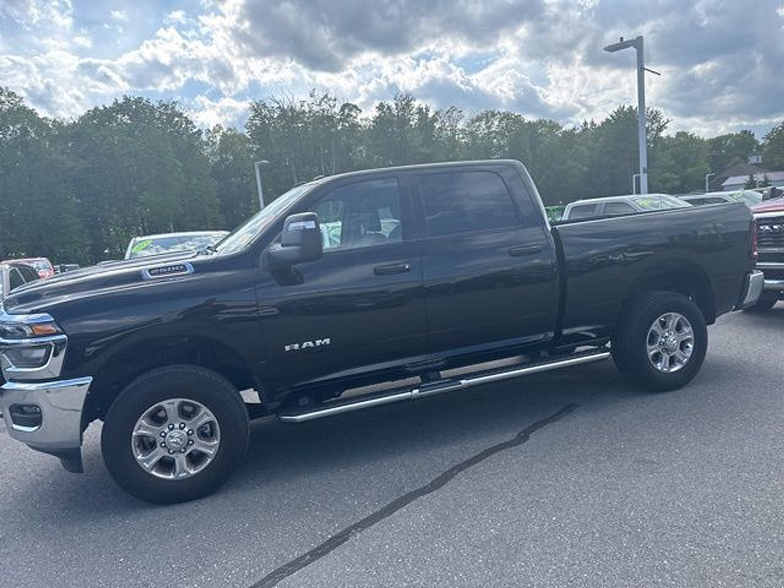 Used 2025 RAM 2500 Big Horn AWD/4WD image 3