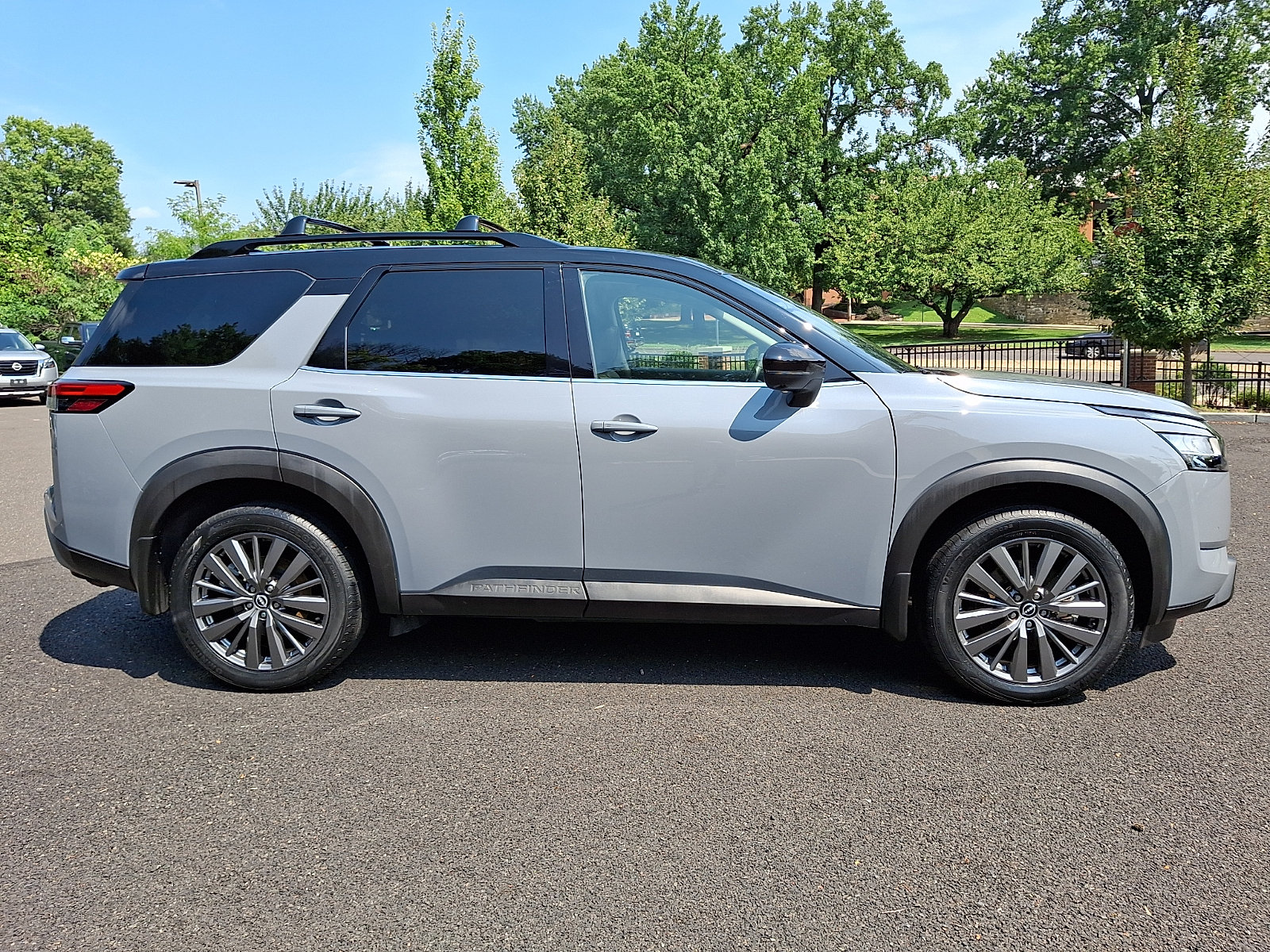 Certified 2024 Nissan Pathfinder SL w/ SL Premium Package AWD/4WD image 7