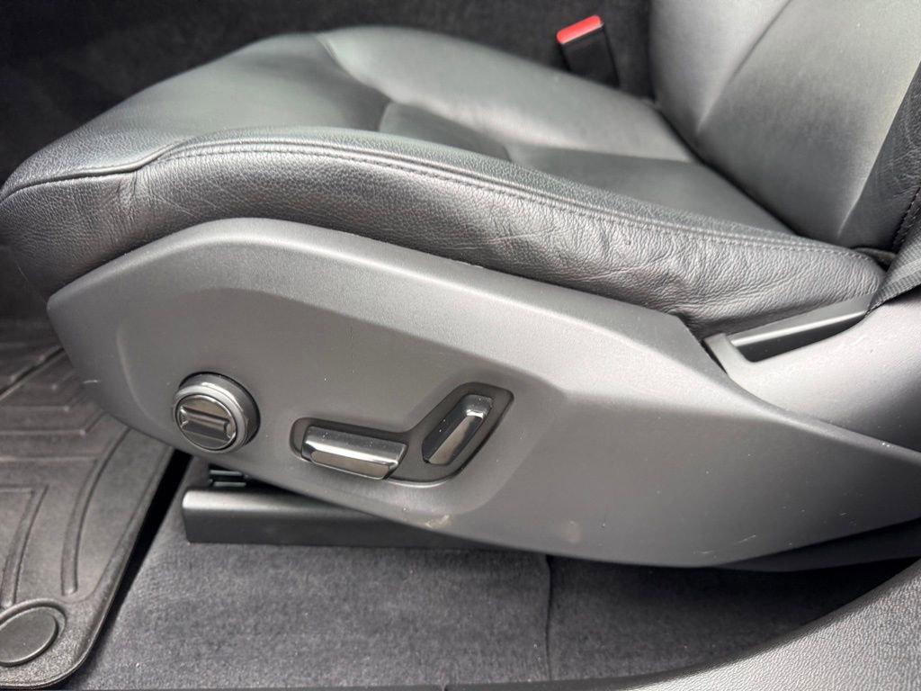Used 2019 Volvo XC60 T5 Momentum image 18