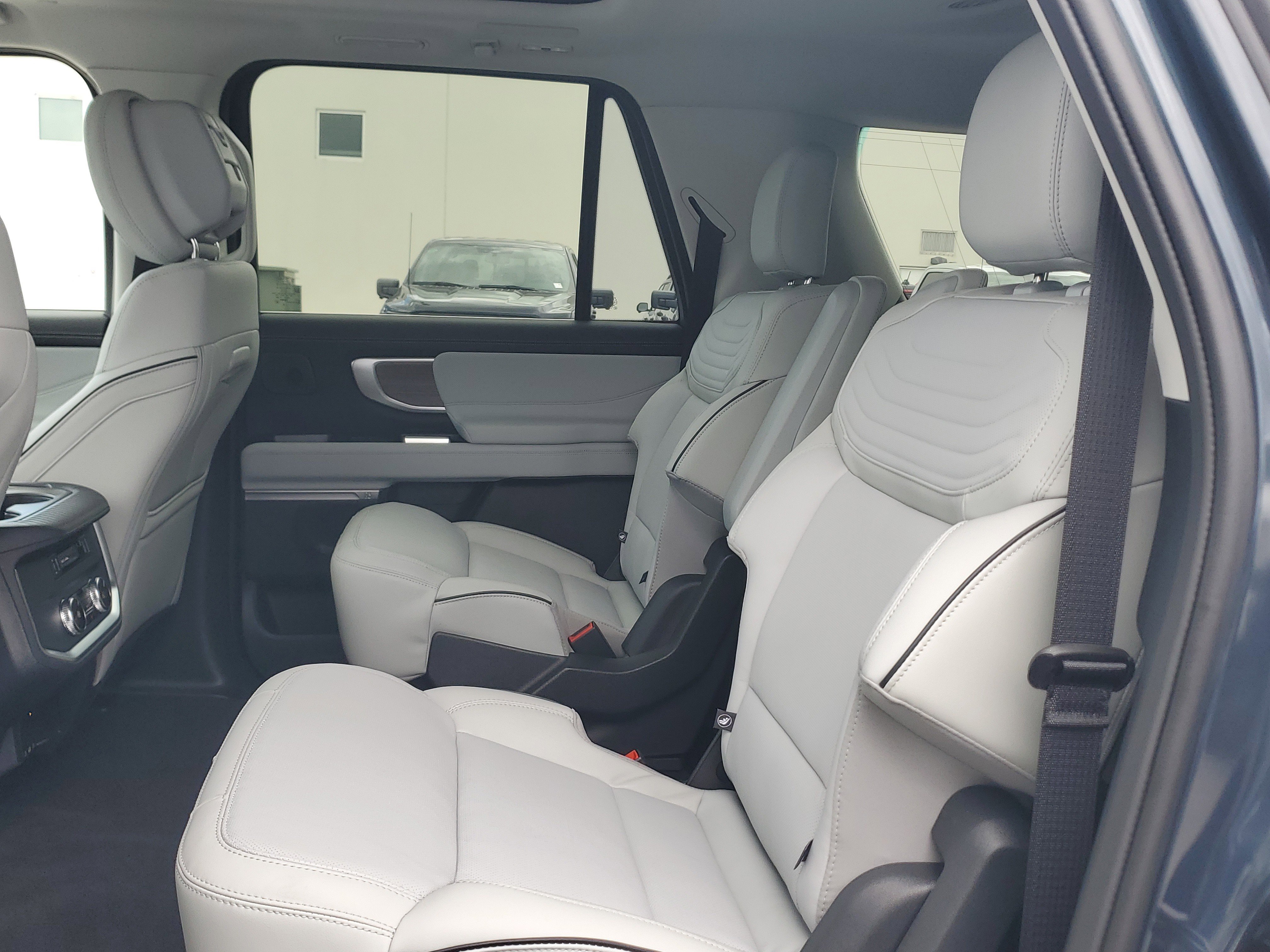 New 2026 Ford Expedition Max Platinum w/ Platinum Ultimate Package AWD/4WD image 10