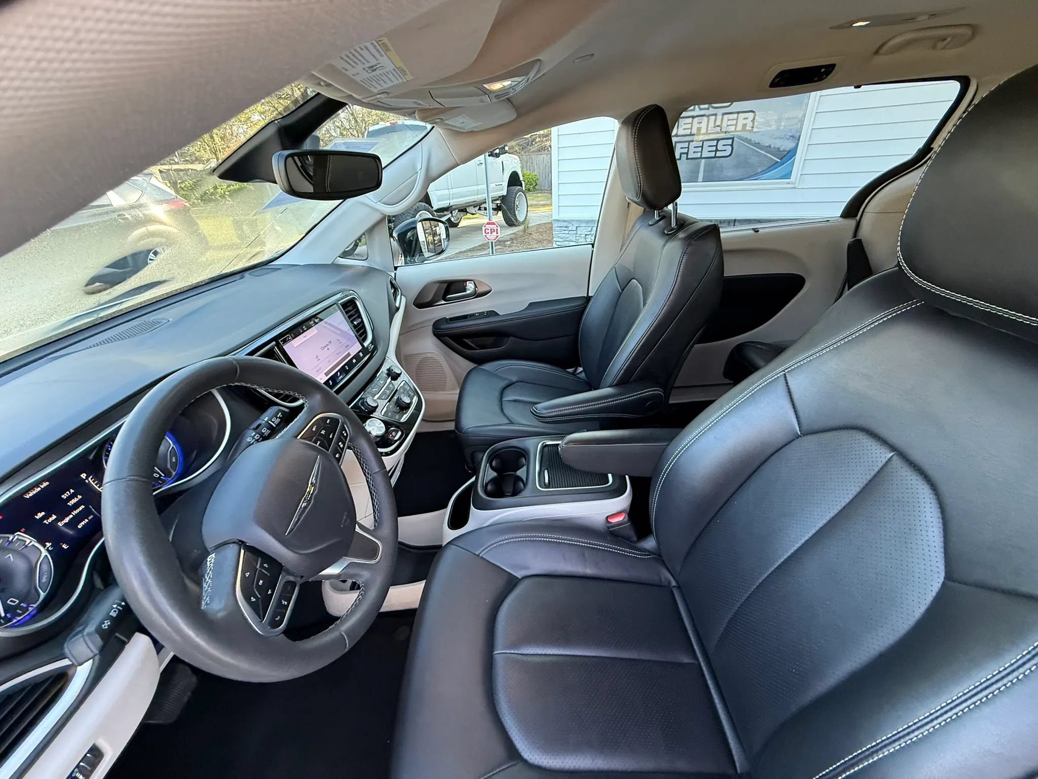 Used 2024 Chrysler Pacifica Touring-L FWD image 15