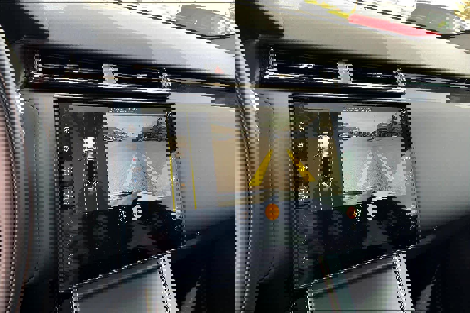 Used 2025 Land Rover Range Rover Velar Dynamic SE image 24