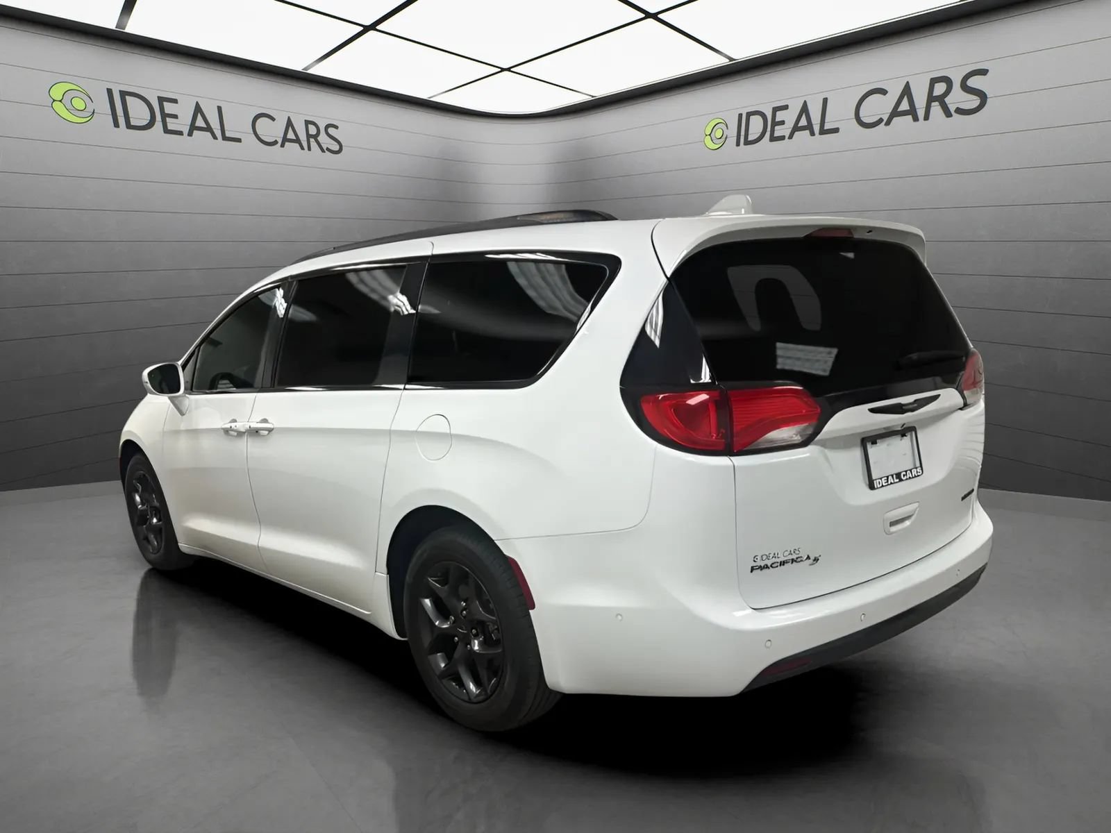 Used 2018 Chrysler Pacifica Limited w/ Advanced Safetytec Group FWD image 7