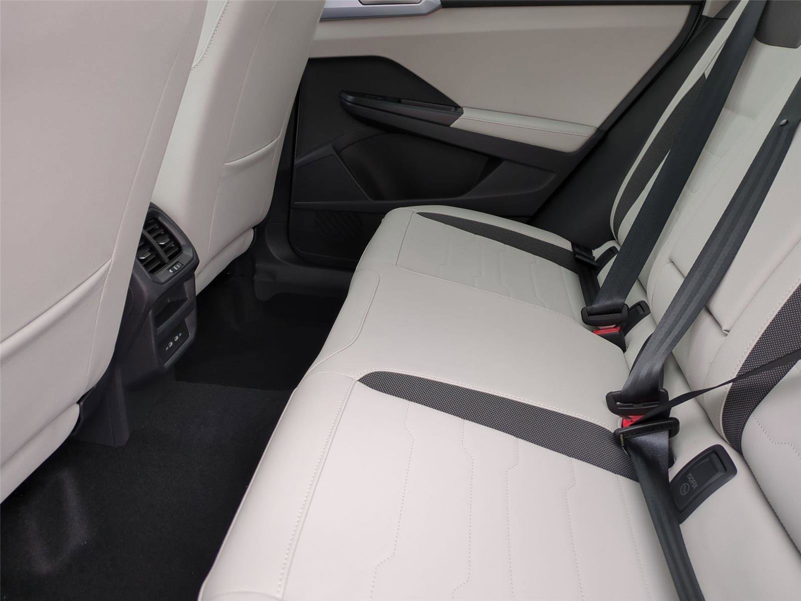 New 2026 Volkswagen Taos SE AWD/4WD image 16