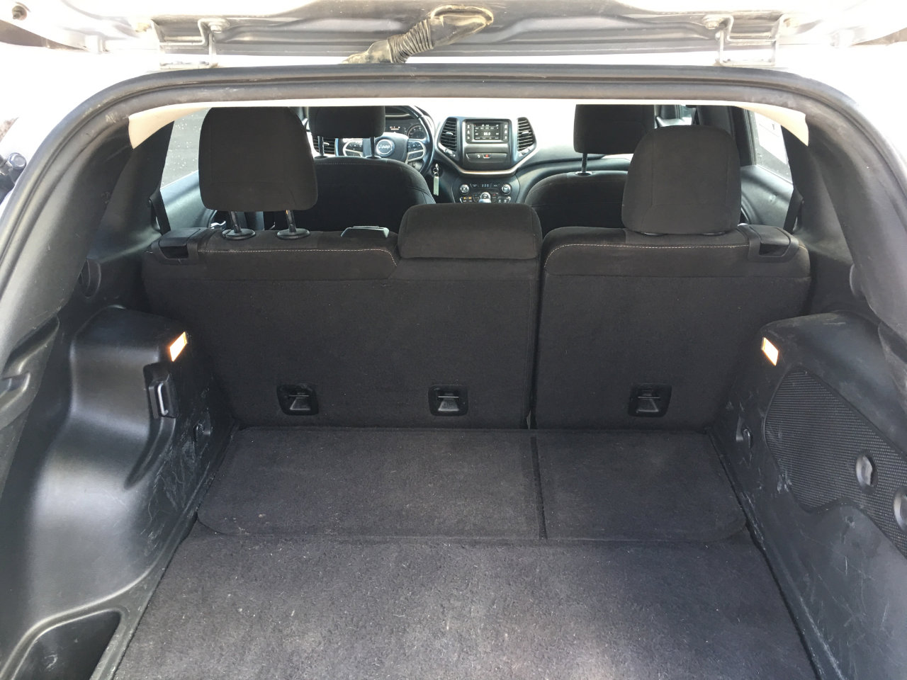 Used 2017 Jeep Cherokee Latitude w/ Safety/Convenience Group image 7