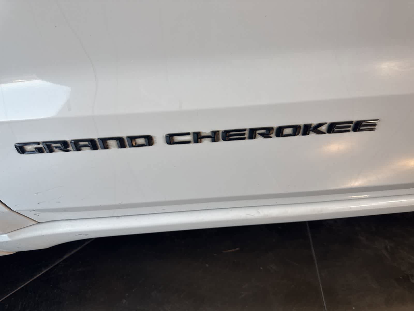 Used 2015 Jeep Grand Cherokee Altitude RWD image 10