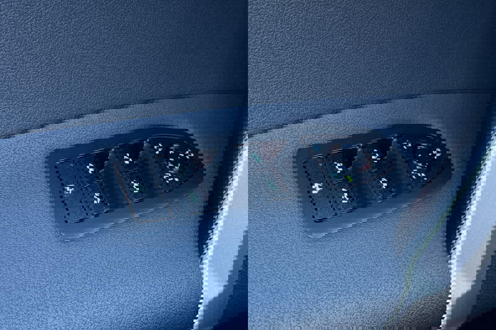 Used 2025 BMW iX xDrive50 image 13