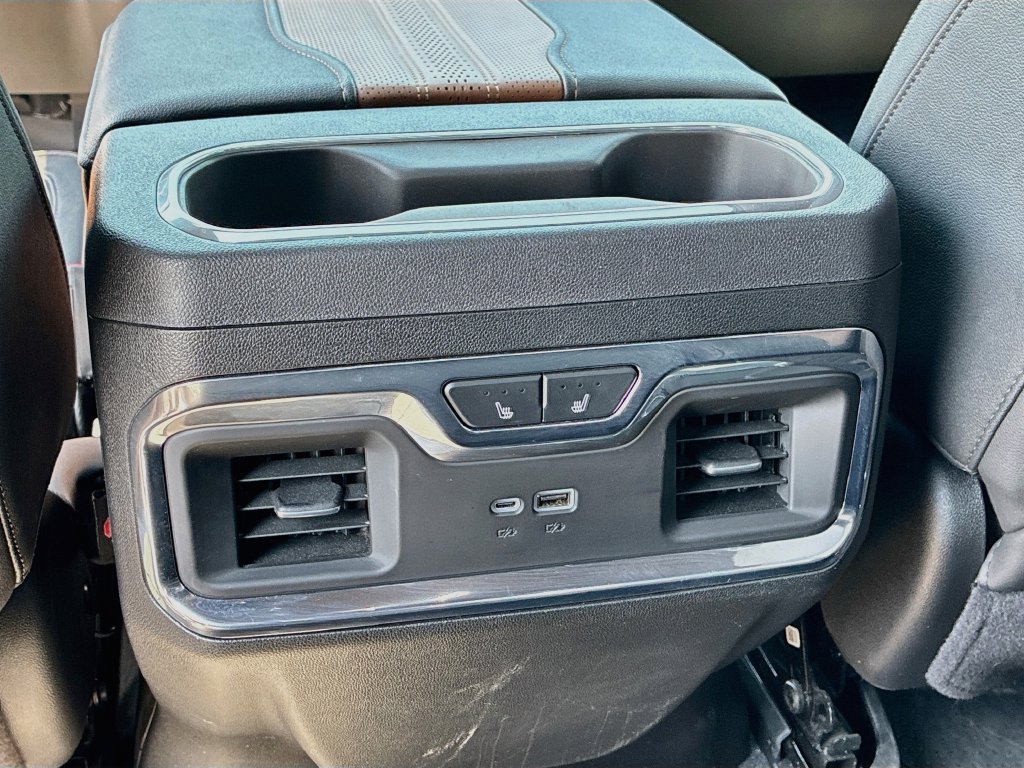 Used 2025 Chevrolet Silverado 1500 High Country w/ High Country Premium Package AWD/4WD image 26