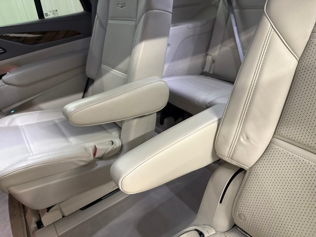 Used 2021 Cadillac Escalade Premium Luxury Platinum AWD/4WD image 13