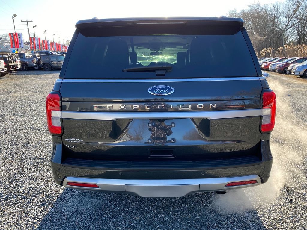 Used 2023 Ford Expedition XLT image 6
