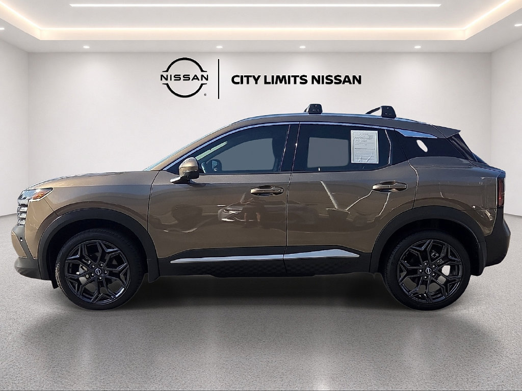 Used 2025 Nissan Kicks SR FWD image 3