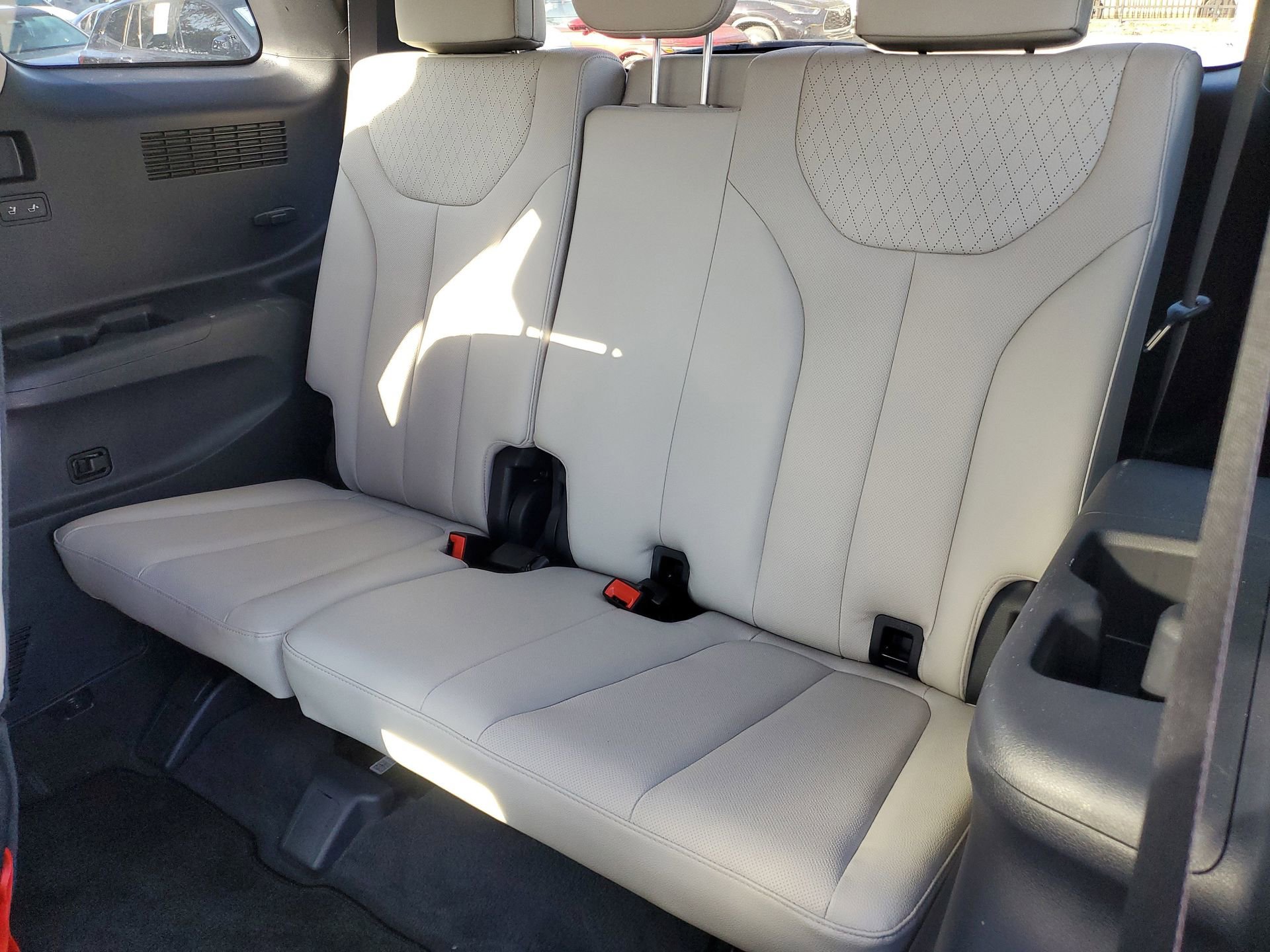 Used 2021 Hyundai Palisade SEL w/ Premium Package image 12