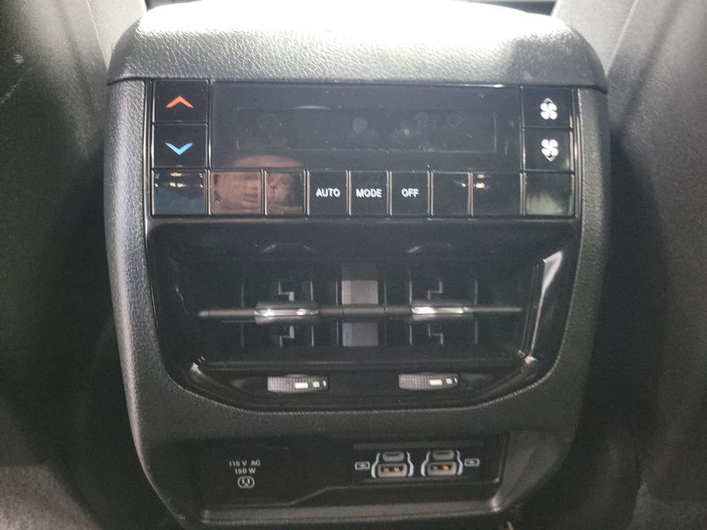 Used 2024 Jeep Grand Cherokee L Altitude AWD/4WD image 36