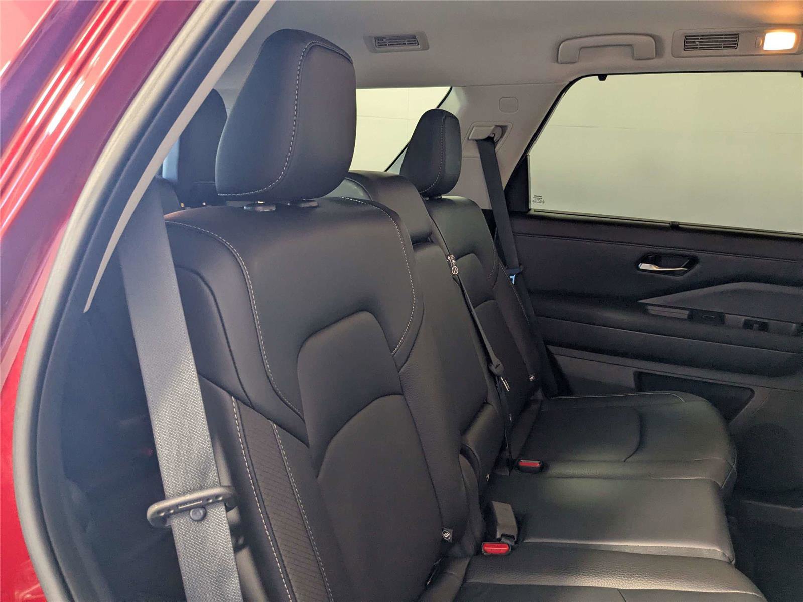 Used 2023 Nissan Pathfinder SL w/ Lighting Package (N92) image 24