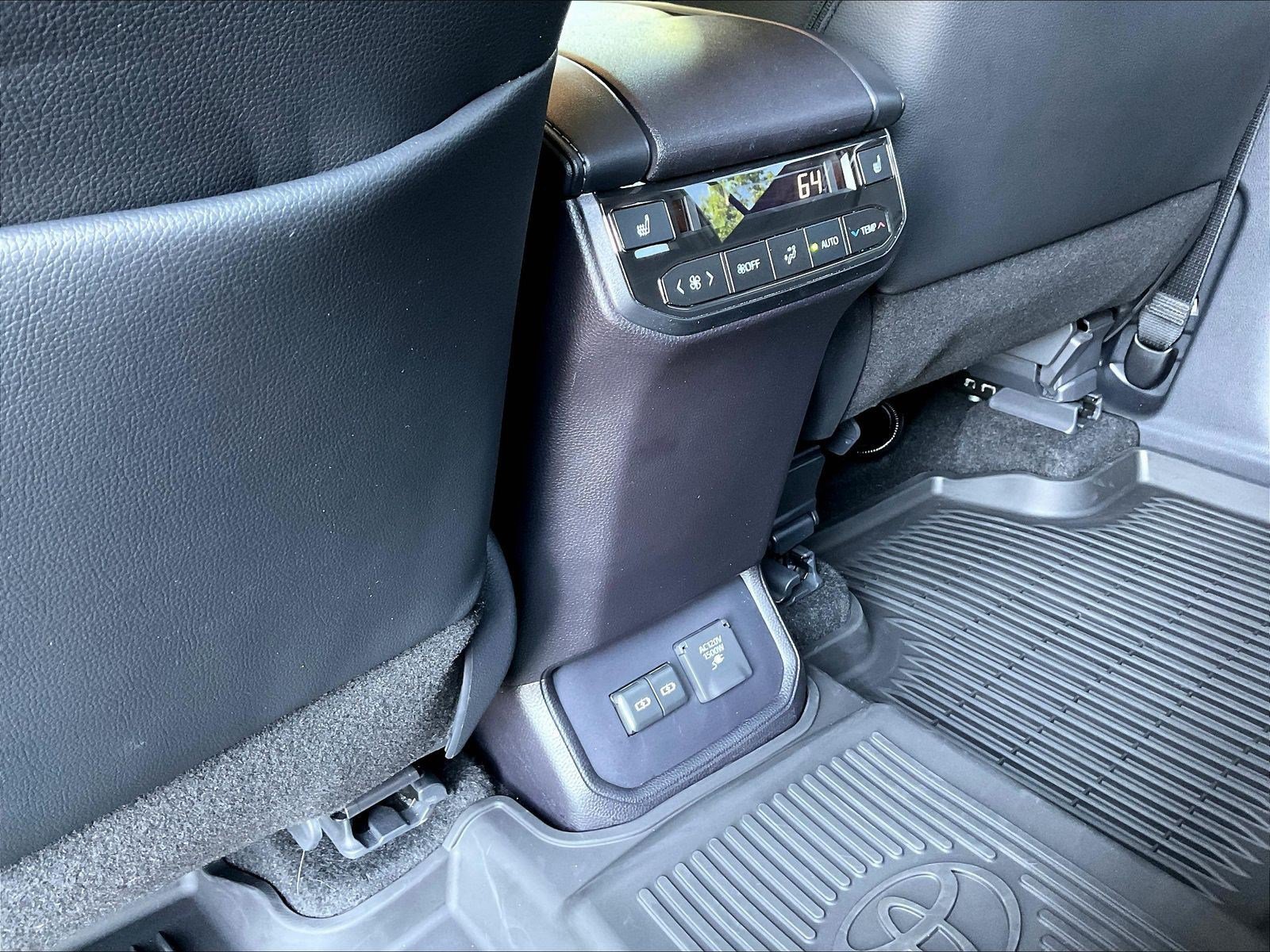 Used 2024 Toyota Highlander Platinum AWD/4WD image 10