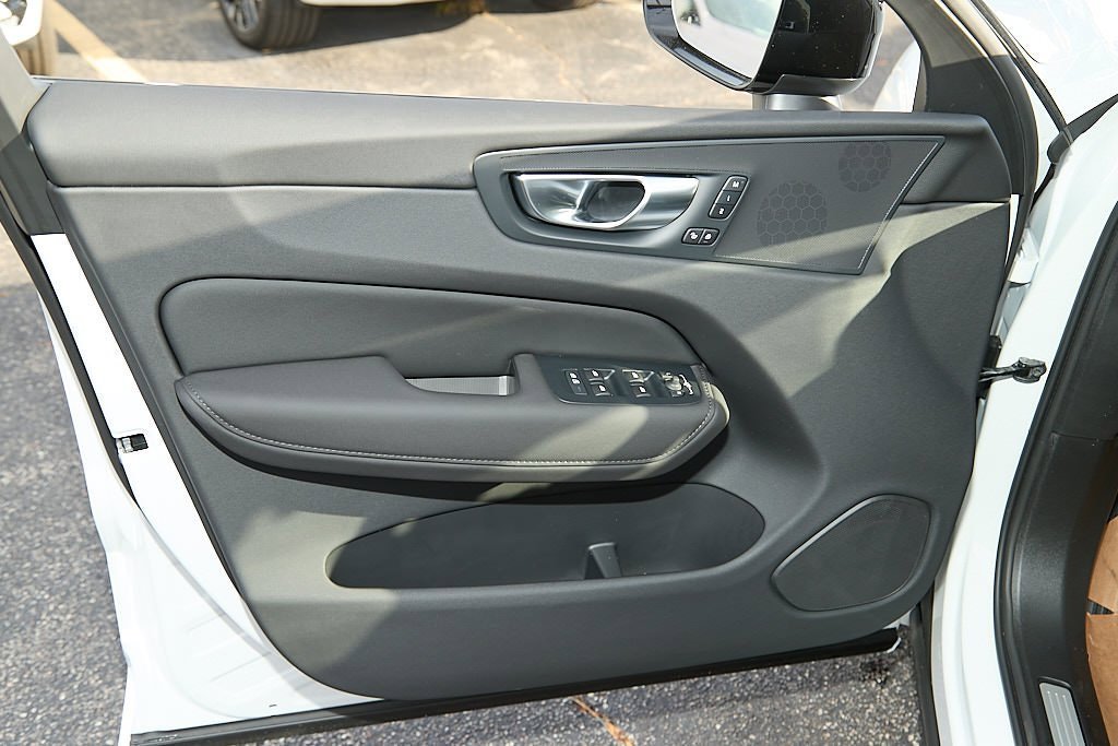 New 2026 Volvo XC60 B5 Core image 10