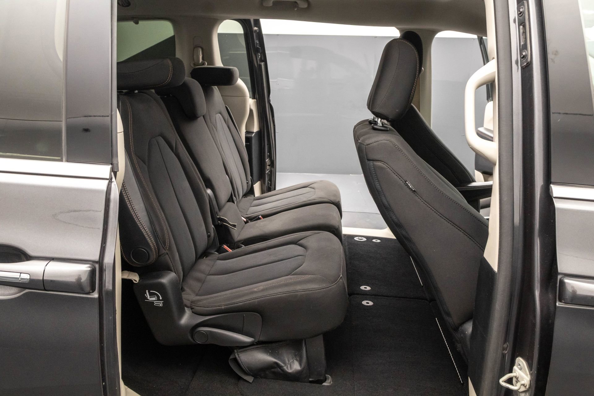 Used 2019 Chrysler Pacifica Touring Plus w/ Tire & Wheel Group image 32