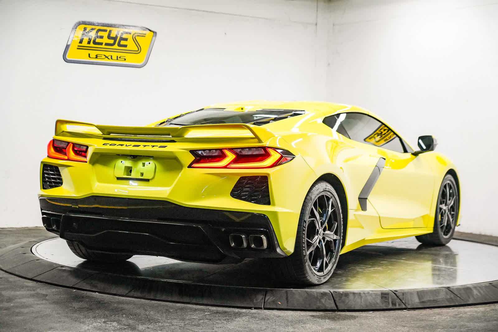 Used 2022 Chevrolet Corvette Stingray Preferred Cpe w/ Z51 Performance Package RWD image 4