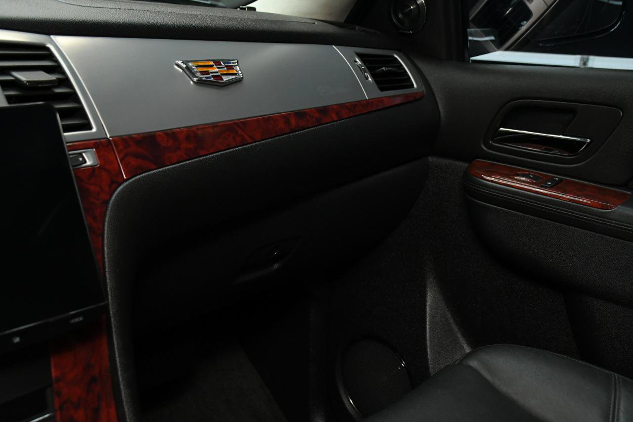Used 2013 Cadillac Escalade EXT Luxury AWD/4WD image 30