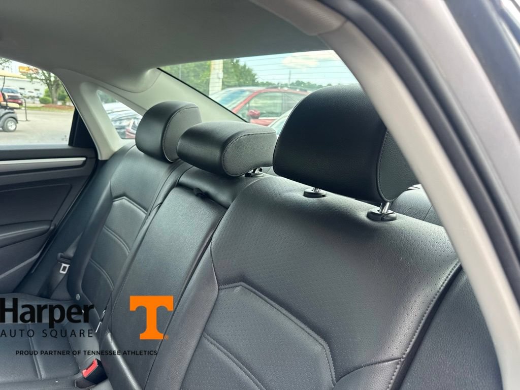 Used 2017 Volkswagen Passat 1.8T R-Line FWD image 9