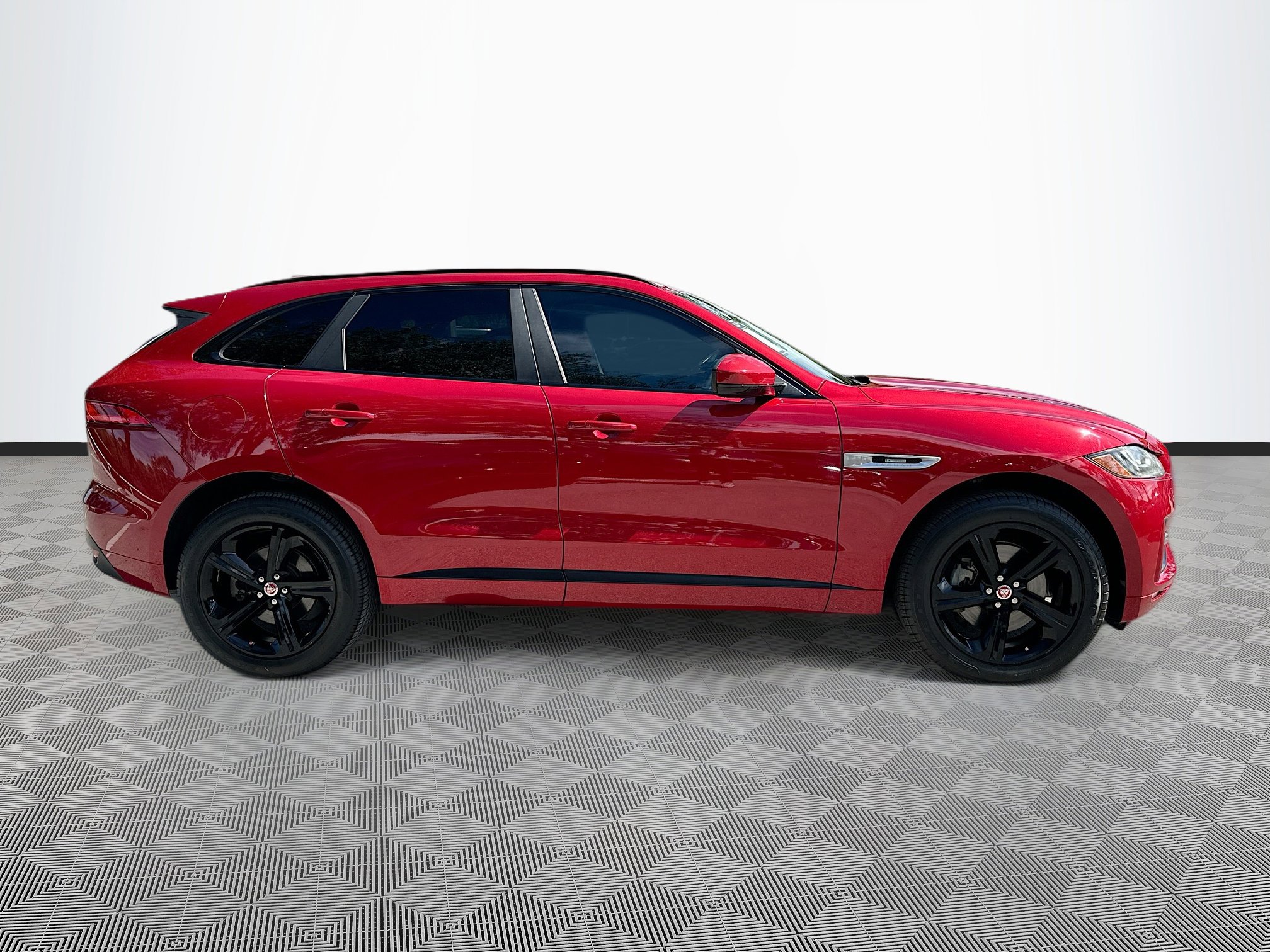 Used 2018 Jaguar F-PACE R-Sport image 8