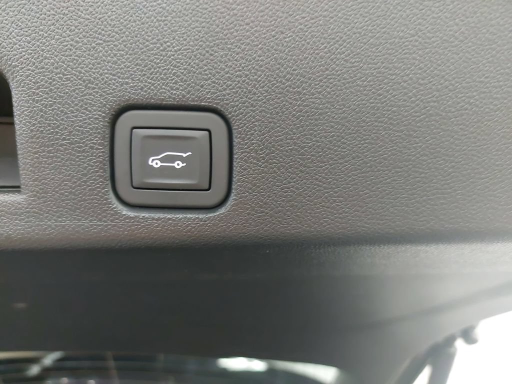 Used 2026 Chevrolet Traverse LT w/ Driver Confidence Package AWD/4WD image 14