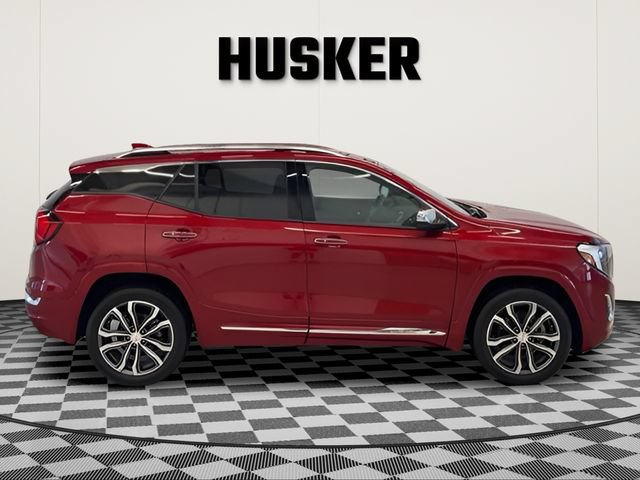 Used 2020 GMC Terrain Denali w/ Denali Premium Package AWD/4WD image 2